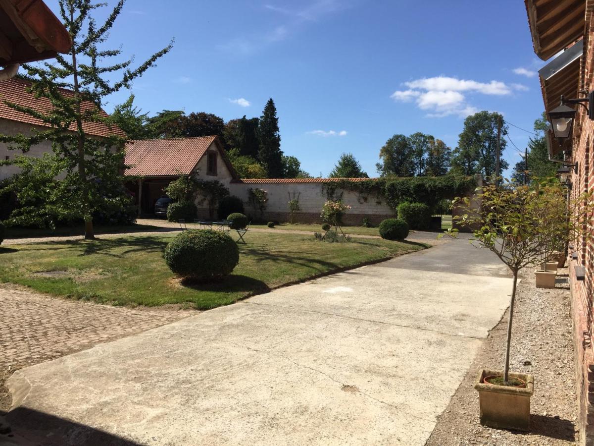 Florimont - Vaste gîte à la ferme Villers-Châtel Esterno foto